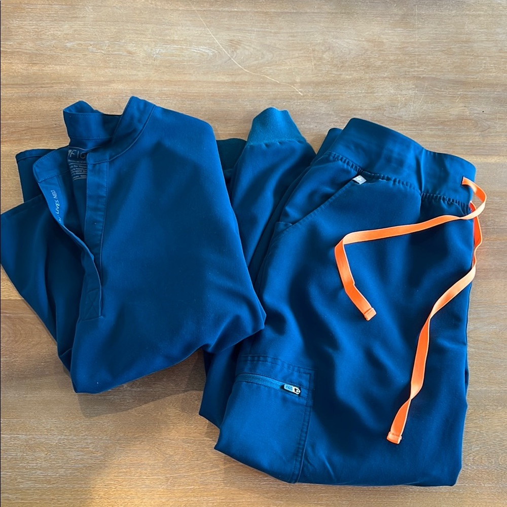 Figs set! Figs Deep Reef Rafaela scrub top, Zamora jogger scrub pants